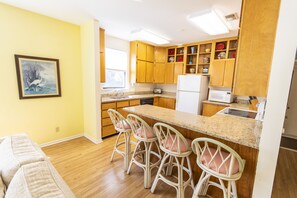 Fridge, microwave, oven, dishwasher -  Lake front, with Gulf View! 10 min walk to beach. (Santa Rosa Beach)