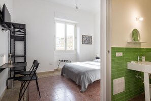Doppia City | 1 camera, una scrivania, insonorizzazione, Wi-Fi gratuito