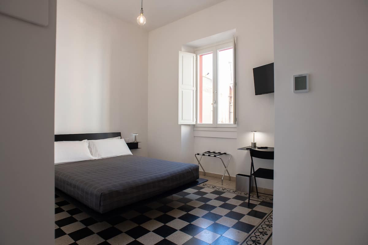 Classic Room | 1 bedroom, desk, soundproofing, free WiFi