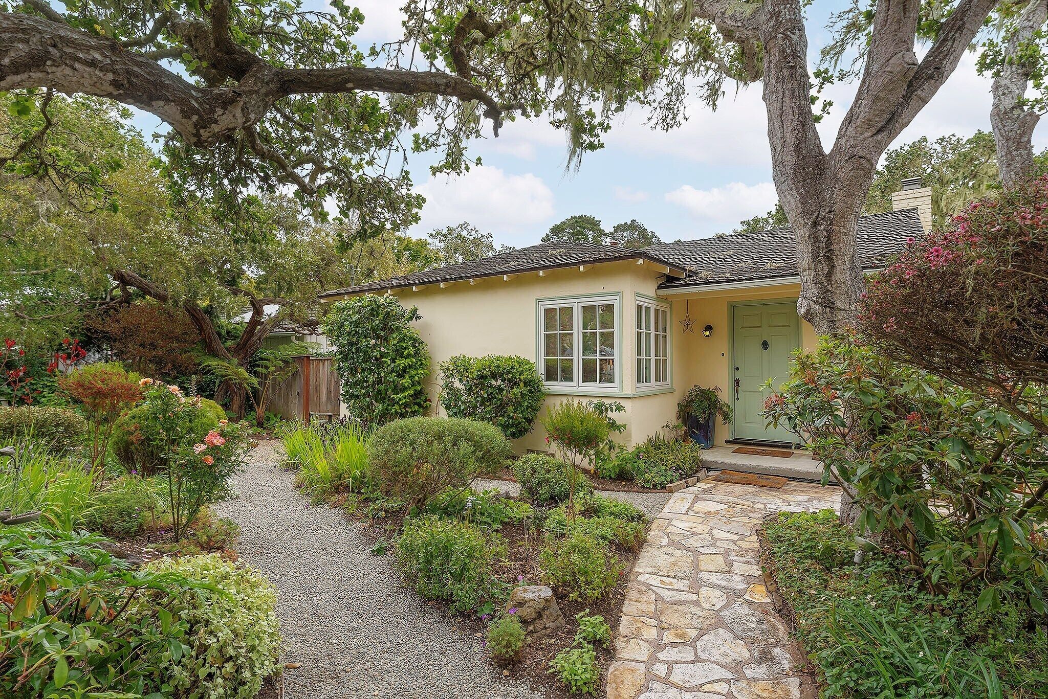 3882 Secret Garden Cottage - Tucked Away, Private Carmel Home Near Downtown