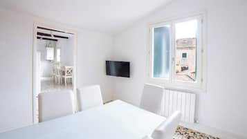 Apartment | Dining room