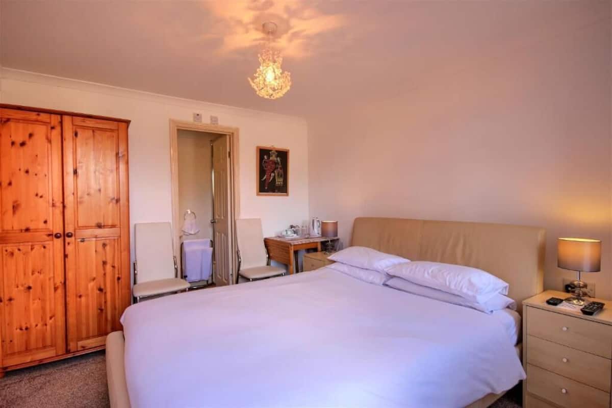 Double Room | Memory foam beds, individually furnished, desk, iron/ironing board