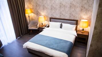 Standard-Einzelzimmer | Hochwertige Bettwaren, Minibar, Zimmersafe, individuell dekoriert