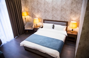 Kamar Single Standar | Seprai premium, minibar, brankas, dan didekorasi berbeda-beda