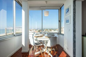 Dining - Ria Beach House | 1 Bedroom | Beach Front | Praia de Faro (Faro)