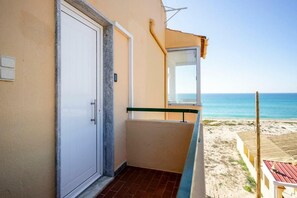 Property grounds - Ria Beach House | 1 Bedroom | Beach Front | Praia de Faro (Faro)