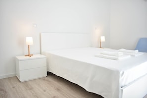 Superior Double Room, 1 Queen Bed | Hypo-allergenic bedding, blackout drapes, soundproofing, free WiFi - Hostel AzorAzul (Ponta Delgada)