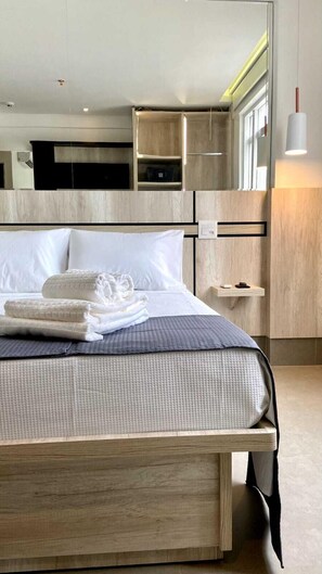 Caixa forta a l'habitació i escriptori