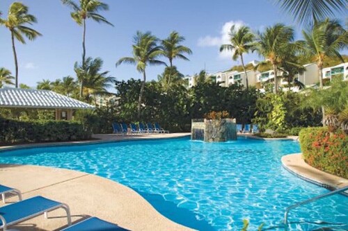No Steps To The Beach & Views Of The Pool & Ocean