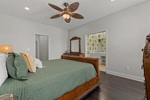 5 bedrooms, iron/ironing board, free WiFi, bed sheets