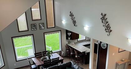 Pelican Lake Fish & Golf Get-Away, Beautiful Pleasant Valley Home