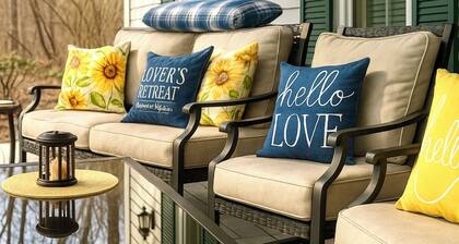 Pet friendly, Family Homestead 1 hr from the coast!