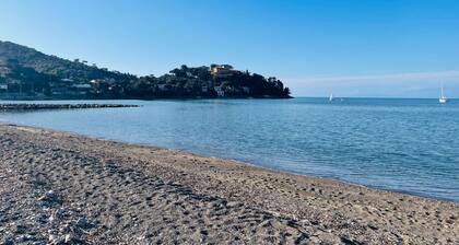 MADDY HOUSE - 50 mt from the sea, bright and new apartment in Porto S. Stefano