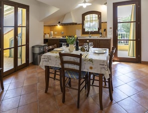 Basic-Apartment | Eigene Kochnische | Espressomaschine, Wasserkocher mit Kaffee-/Teezubehör, Wasserkocher