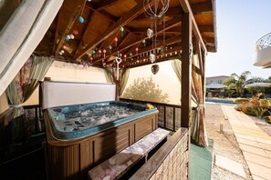 Bañera de hidromasaje exterior