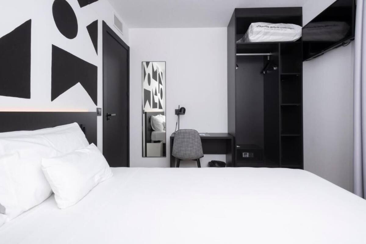 Roupas de cama antialérgicas, edredons de pluma, cofres nos quartos