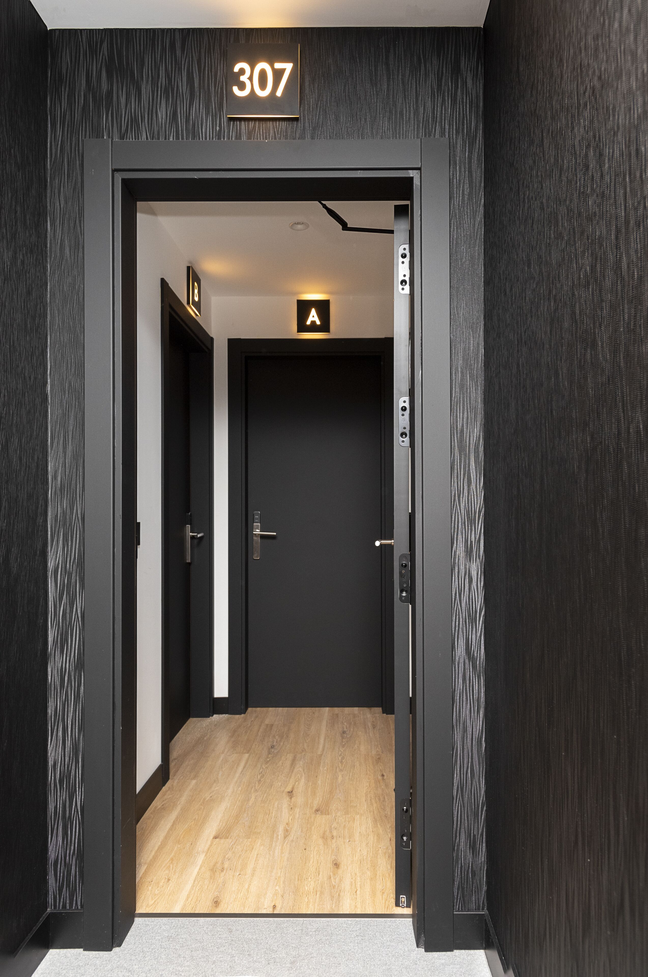 Familie appartement, 2 slaapkamers | Hypoallergeen beddengoed, donsdekens, een kluis op de kamer, een bureau