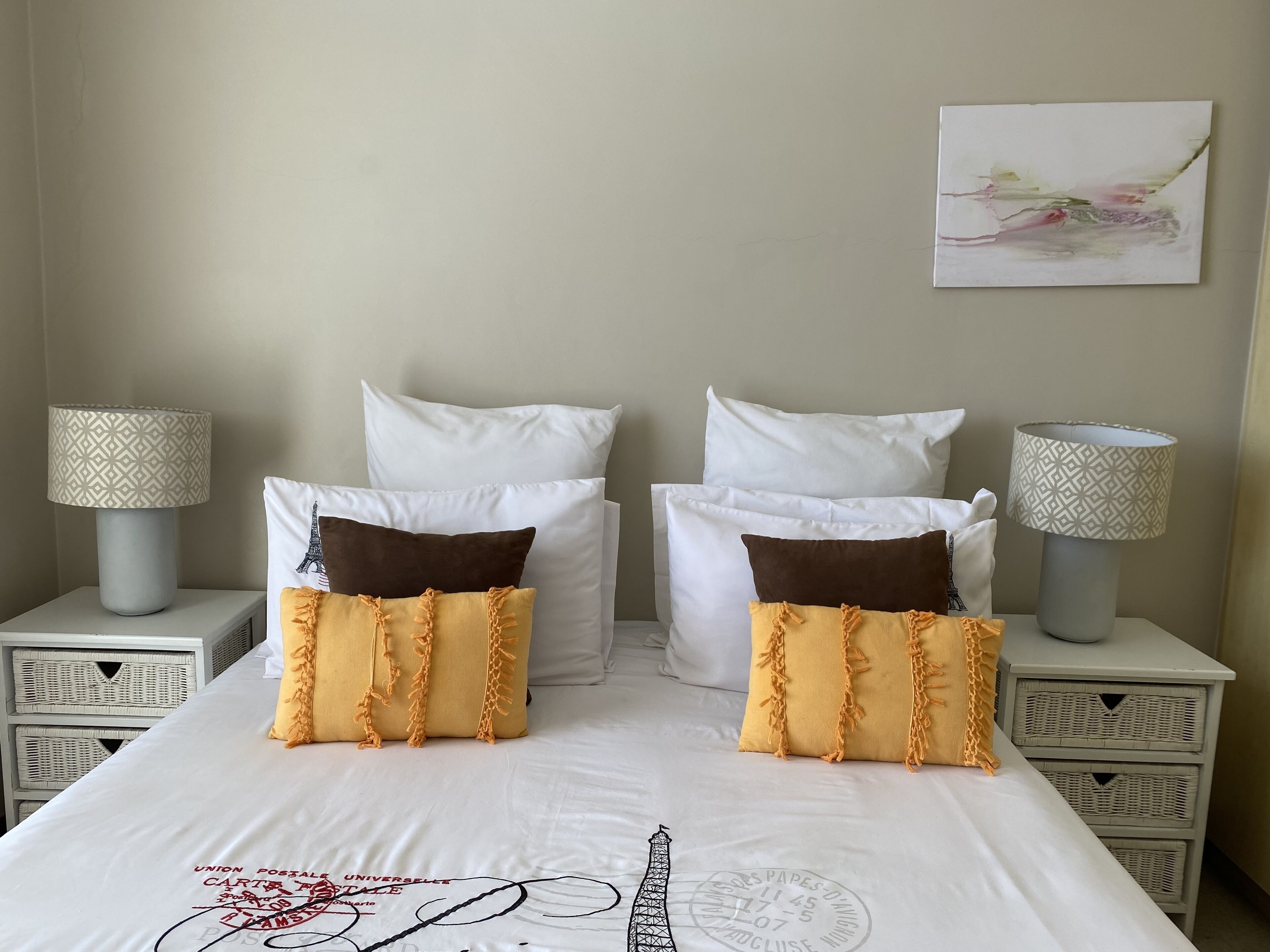 1 bedroom, bed sheets