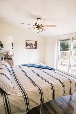 3 bedrooms, desk, iron/ironing board, travel cot