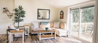 Kindred Spirits Retreat at Lake Marion - Pet Friendly Getaway Minutes from I-95!