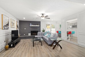 Family House, 5 Bedrooms | Living area - 2414 Pecan (McKinney)