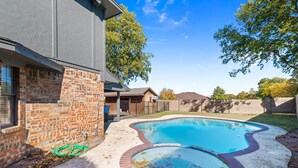 Seasonal outdoor pool - 2414 Pecan (McKinney)