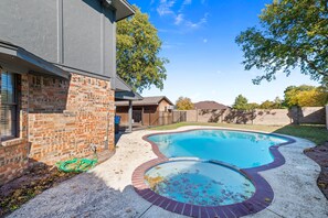 Seasonal outdoor pool - 2414 Pecan (McKinney)