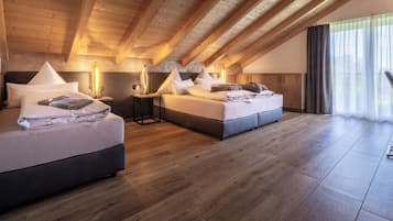 1 bedroom, hypo-allergenic bedding, in-room safe, soundproofing