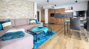 Duplex, 4 Bedrooms, Mountain View | Living area | 55-inch Smart TV with satellite channels, TV, Netflix