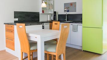 Kühlschrank, Ofen, Herdplatte, Geschirrspüler