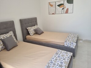 3 عدّة غرف نوم وواي فاي وملاءات أسرّة