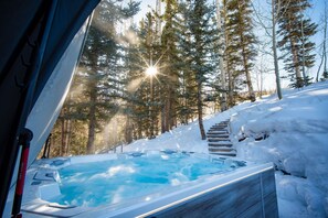 Tina de hidromasaje al aire libre