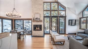 Smart-TV, Kamin, Tischfußball, Tischtennisplatte