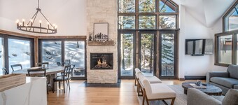 Direct Ski In/Out Private Single Family; Brand New 10 Person Hot-Tub!