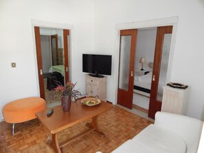 Apartment, Multiple Beds | Living area