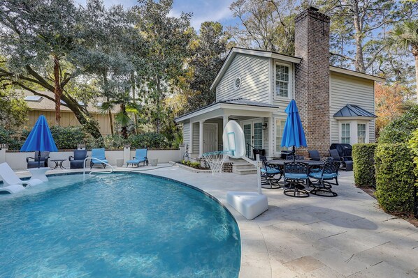 A heated pool - 20 Canvasback: Beautiful Compound w/ Pool, 4th row (3 min walk) to the Ocean (Hilton Head Island)