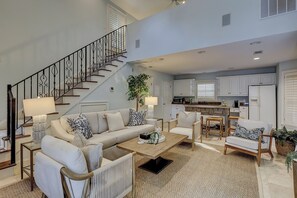 Smart TV - 20 Canvasback: Beautiful Compound w/ Pool, 4th row (3 min walk) to the Ocean (Hilton Head Island)