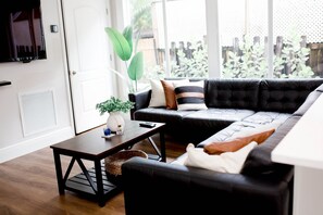 Smart TV, computer monitors