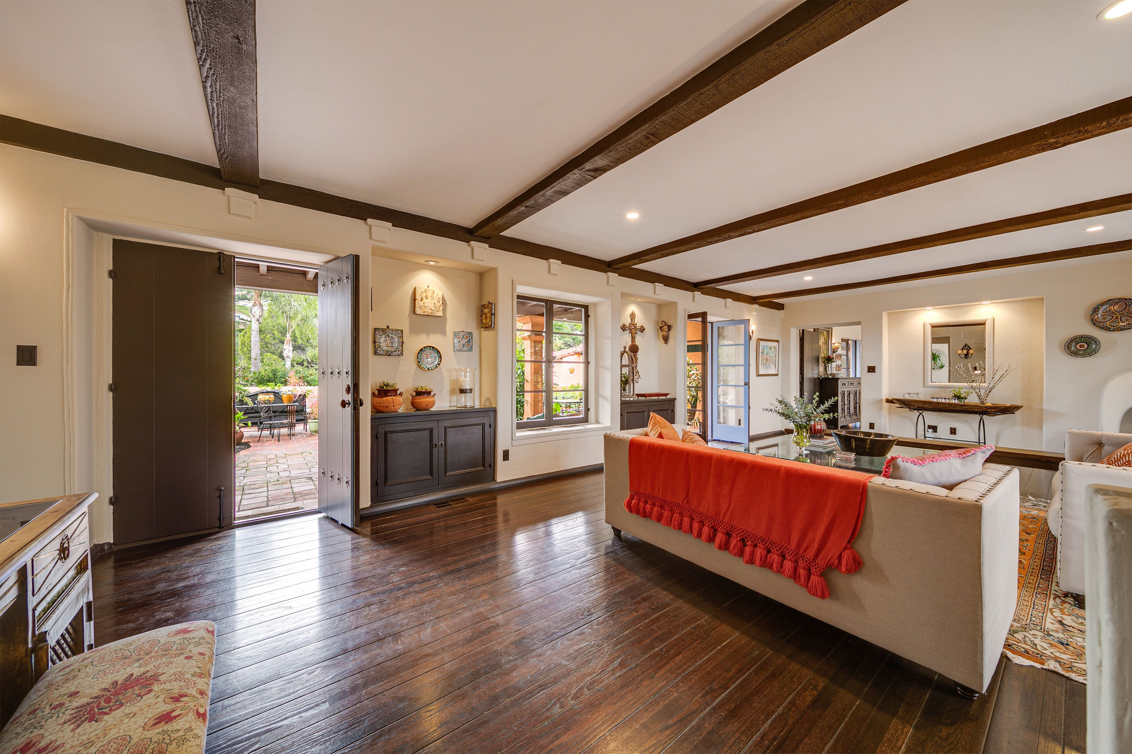 Stunning Spanish Pool Home - Pasadena, CA
