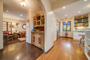 Interior - Stunning Spanish Pool Home (Glendale)