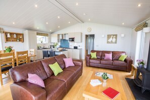 Smart TV, fireplace, DVD player - Frazer -  a with access ramp that sleeps 6 guests  in 3 bedrooms (St Andrews)