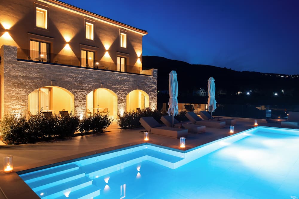 Reveli Suites