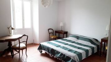 4 quartos, ferros/tábuas de passar roupa, Wi-Fi de cortesia