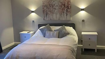 Apartment | 2 bedrooms, free WiFi, bed sheets
