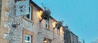 村莊酒吧上方舒適公寓