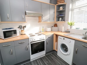 Cookware/dishes/utensils