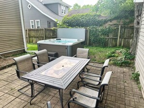 Outdoor dining - Hot Tub | Arcade | Fenced Yard | Sleeps 10 | Pets (Des Moines)