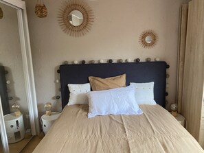 2 bedrooms, WiFi, bed sheets