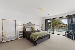 4 bedrooms, desk, iron/ironing board, WiFi