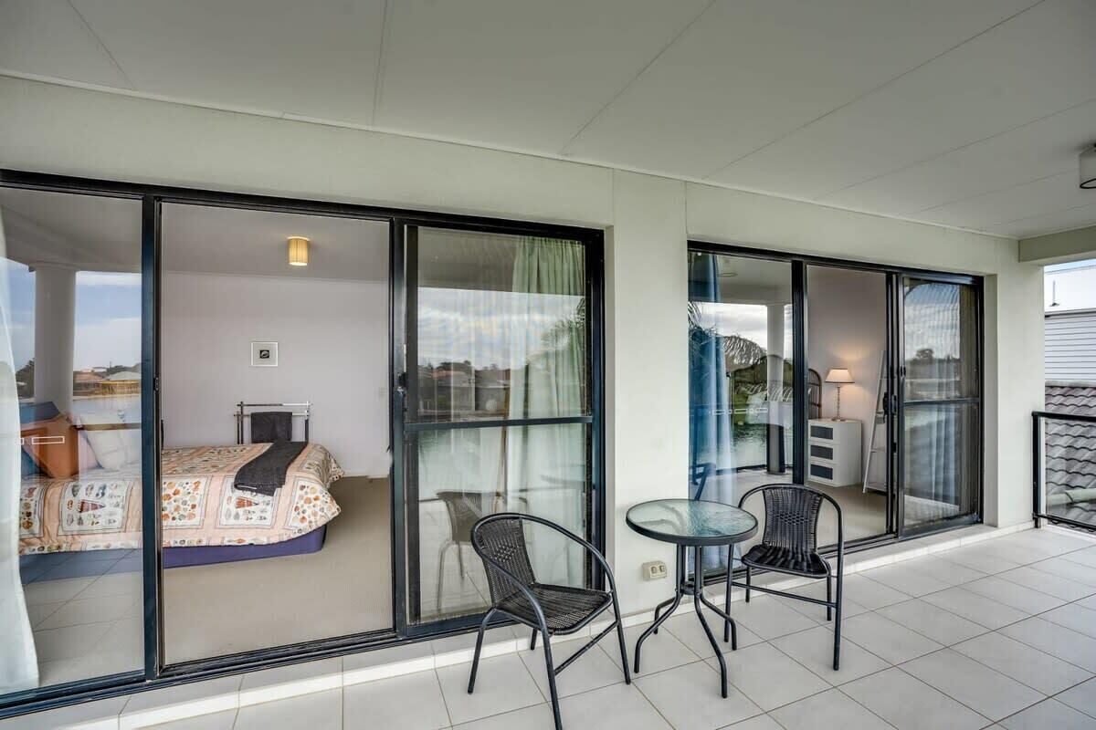 4 bedrooms, desk, iron/ironing board, WiFi